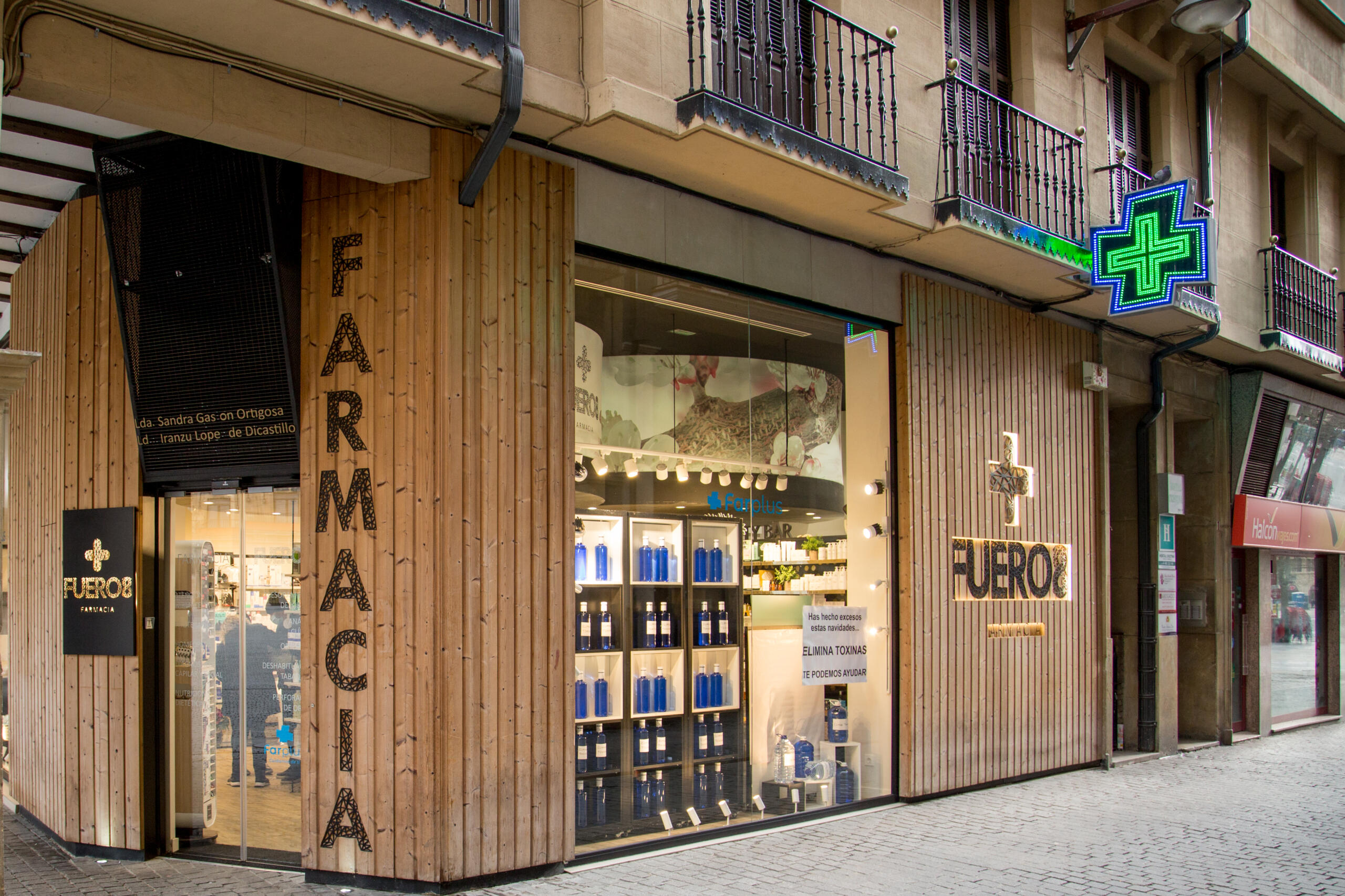 Foto fachada farmacia fueros 8